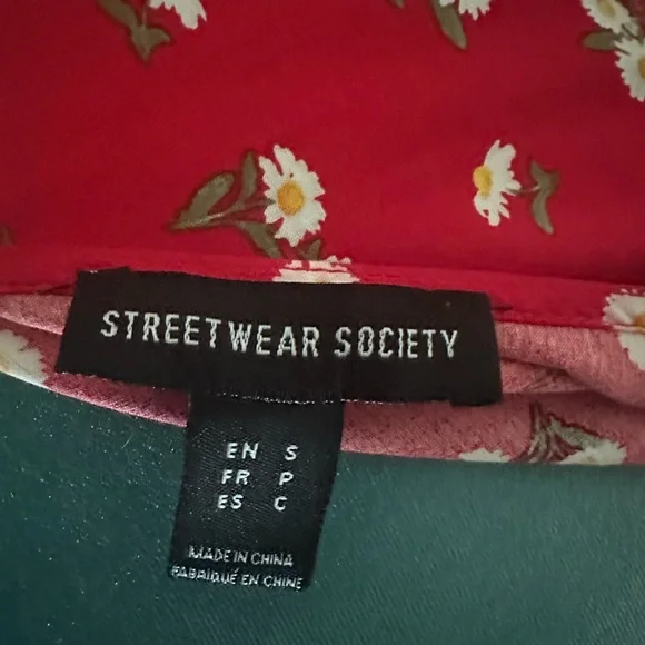 Red floral tie front romper - Picture 8 of 8